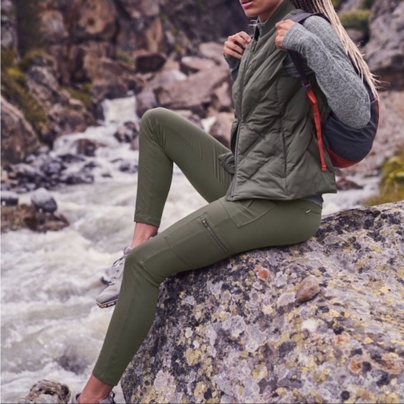 Athleta Pants - ATHLETA Headlands Hybrid Cargo Tights